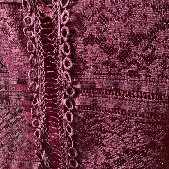 LUSH - burgundy Sheer Lace embroidery top - Short sleeves - high neck - large - Picture 3 of 11